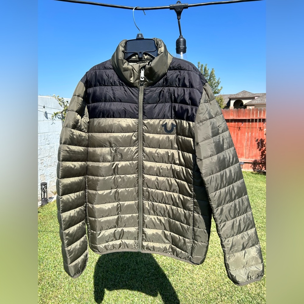 True Religion 
TWO-TONE PUFFER JACKET